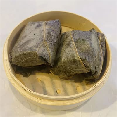 Glutinous Rice  W/ Conpoy & Meat  In Lotus Leaf 糯米鸡 (2)